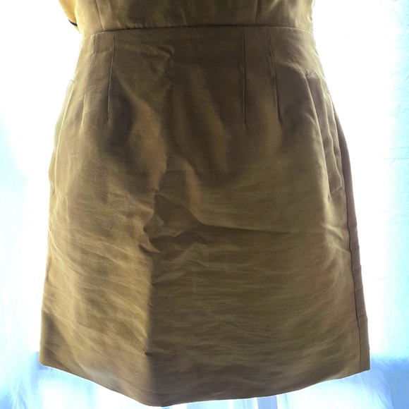Elegant Gold Sleeveless Dress - Picture 6 of 12